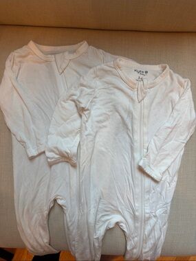 Kyte BABY White Organic Cotton Zipper Onesies